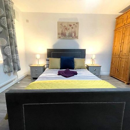 Deluxe 1-Bedroom Serviced Apartment Sleeps 4 For Short Or Long Stay 吉林汉姆 外观 照片