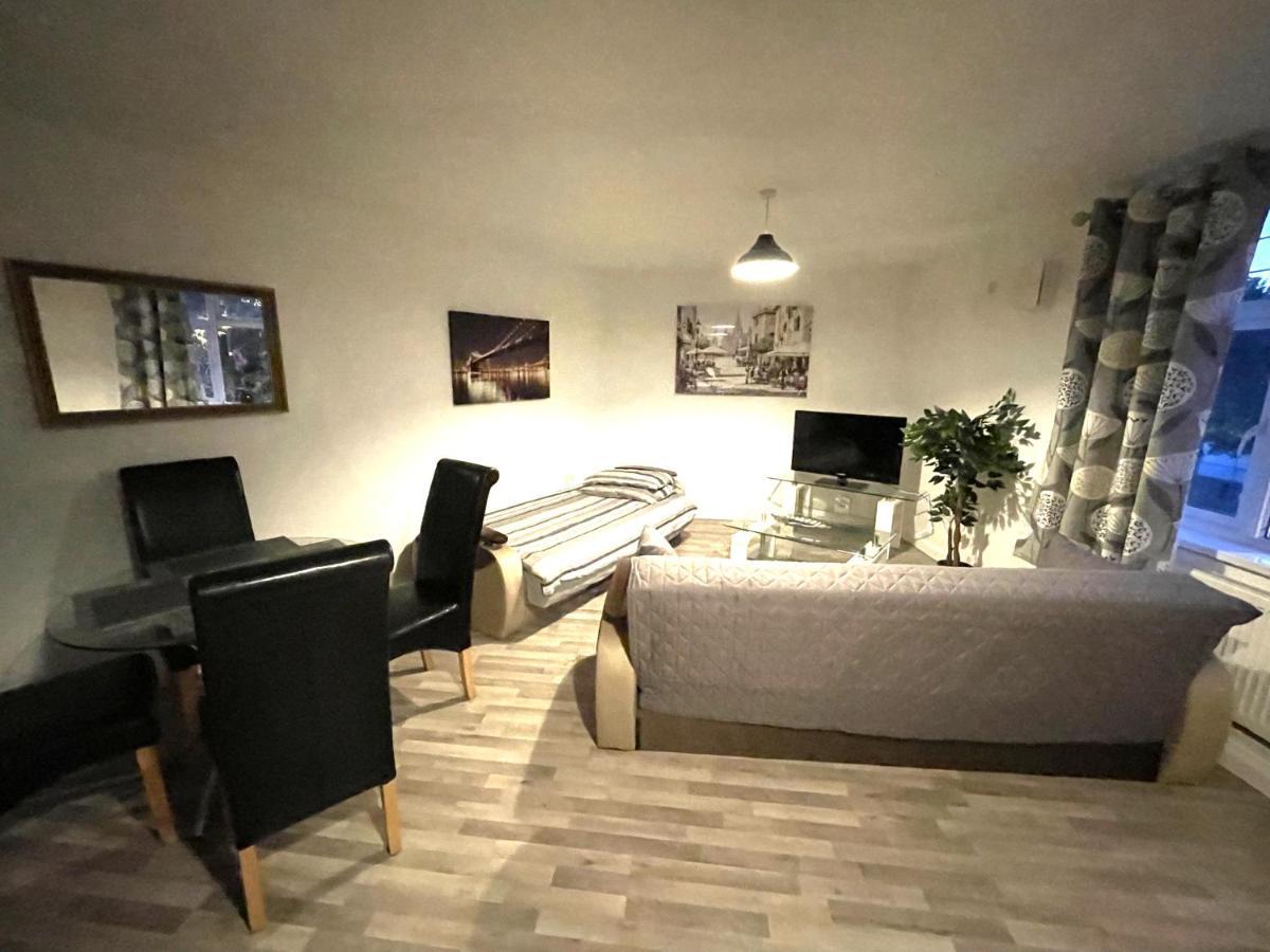 Deluxe 1-Bedroom Serviced Apartment Sleeps 4 For Short Or Long Stay 吉林汉姆 外观 照片