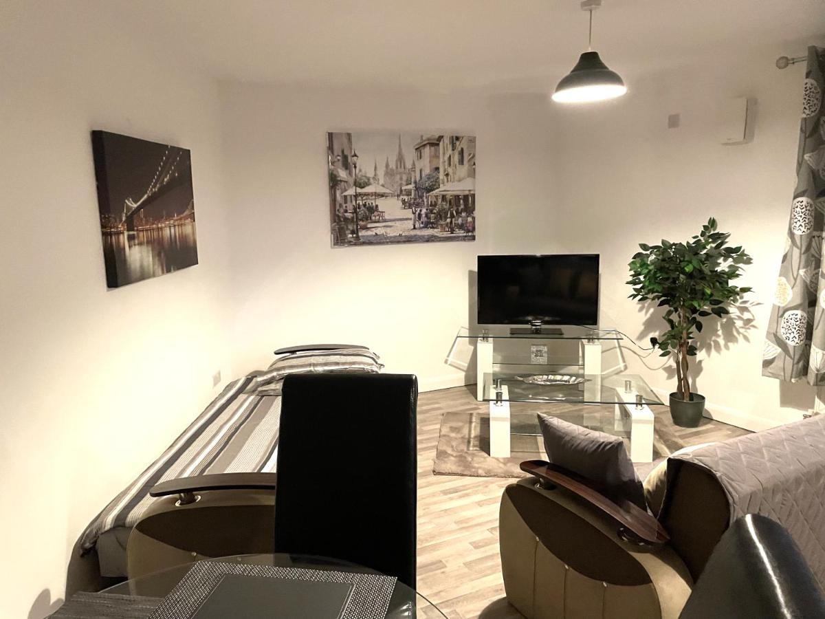 Deluxe 1-Bedroom Serviced Apartment Sleeps 4 For Short Or Long Stay 吉林汉姆 外观 照片