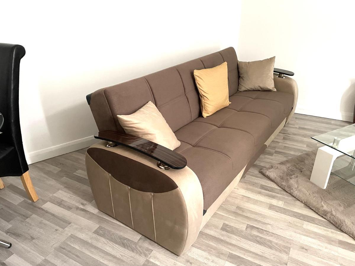 Deluxe 1-Bedroom Serviced Apartment Sleeps 4 For Short Or Long Stay 吉林汉姆 外观 照片