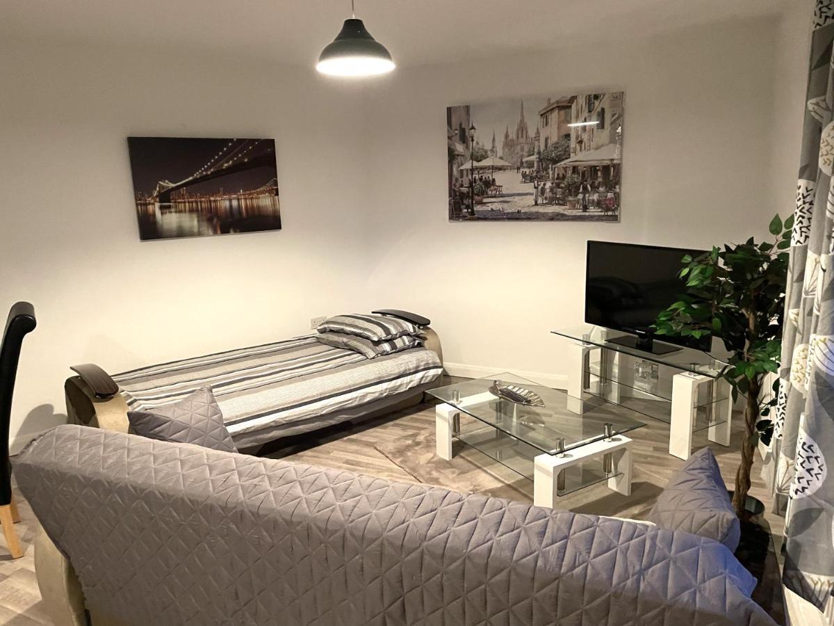 Deluxe 1-Bedroom Serviced Apartment Sleeps 4 For Short Or Long Stay 吉林汉姆 外观 照片