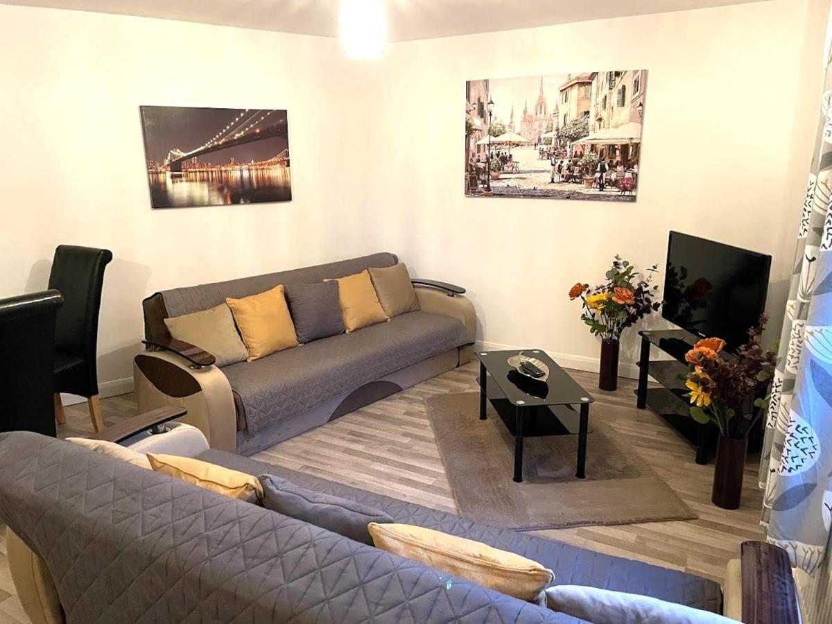 Deluxe 1-Bedroom Serviced Apartment Sleeps 4 For Short Or Long Stay 吉林汉姆 外观 照片