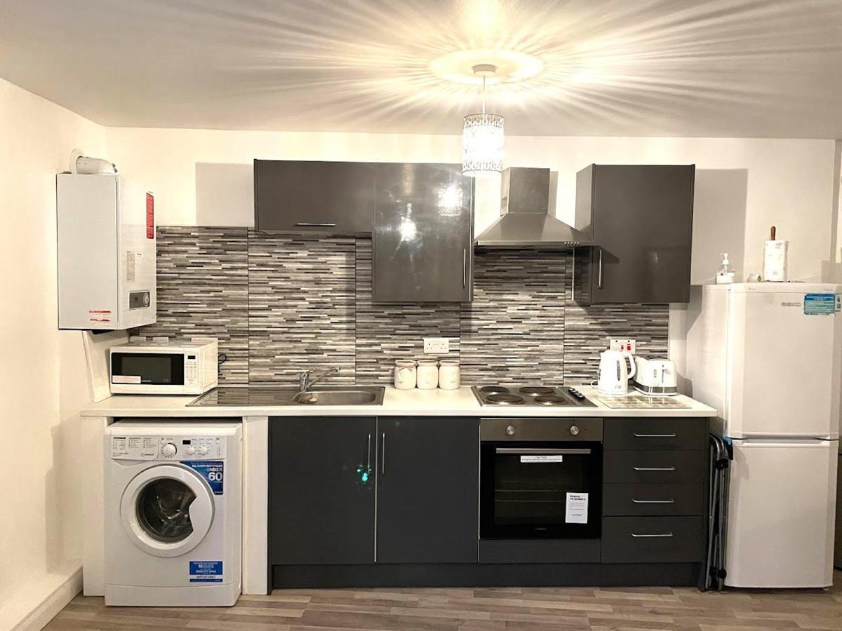 Deluxe 1-Bedroom Serviced Apartment Sleeps 4 For Short Or Long Stay 吉林汉姆 外观 照片