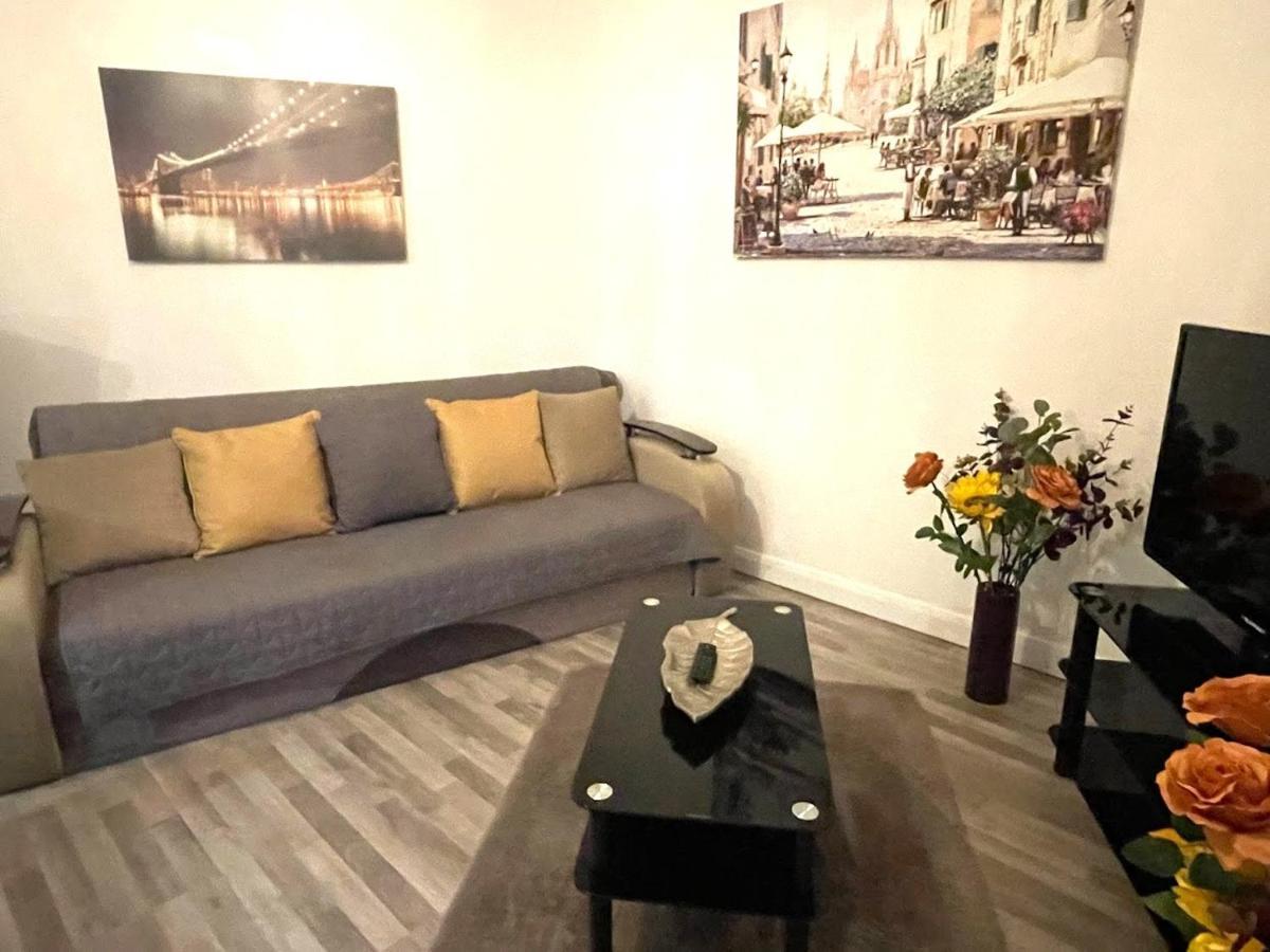Deluxe 1-Bedroom Serviced Apartment Sleeps 4 For Short Or Long Stay 吉林汉姆 外观 照片